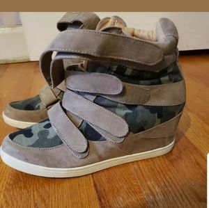 Wedge sneakers